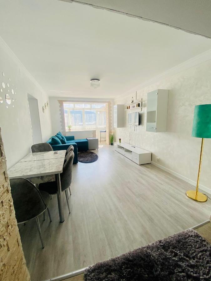 Apartament Tiron In Centru Orasului 古拉哈莫卢洛伊 外观 照片