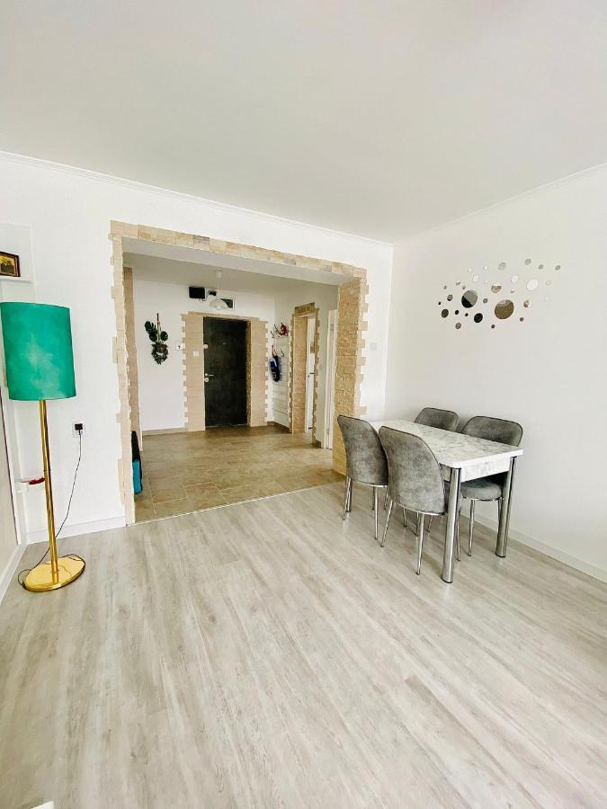 Apartament Tiron In Centru Orasului 古拉哈莫卢洛伊 外观 照片